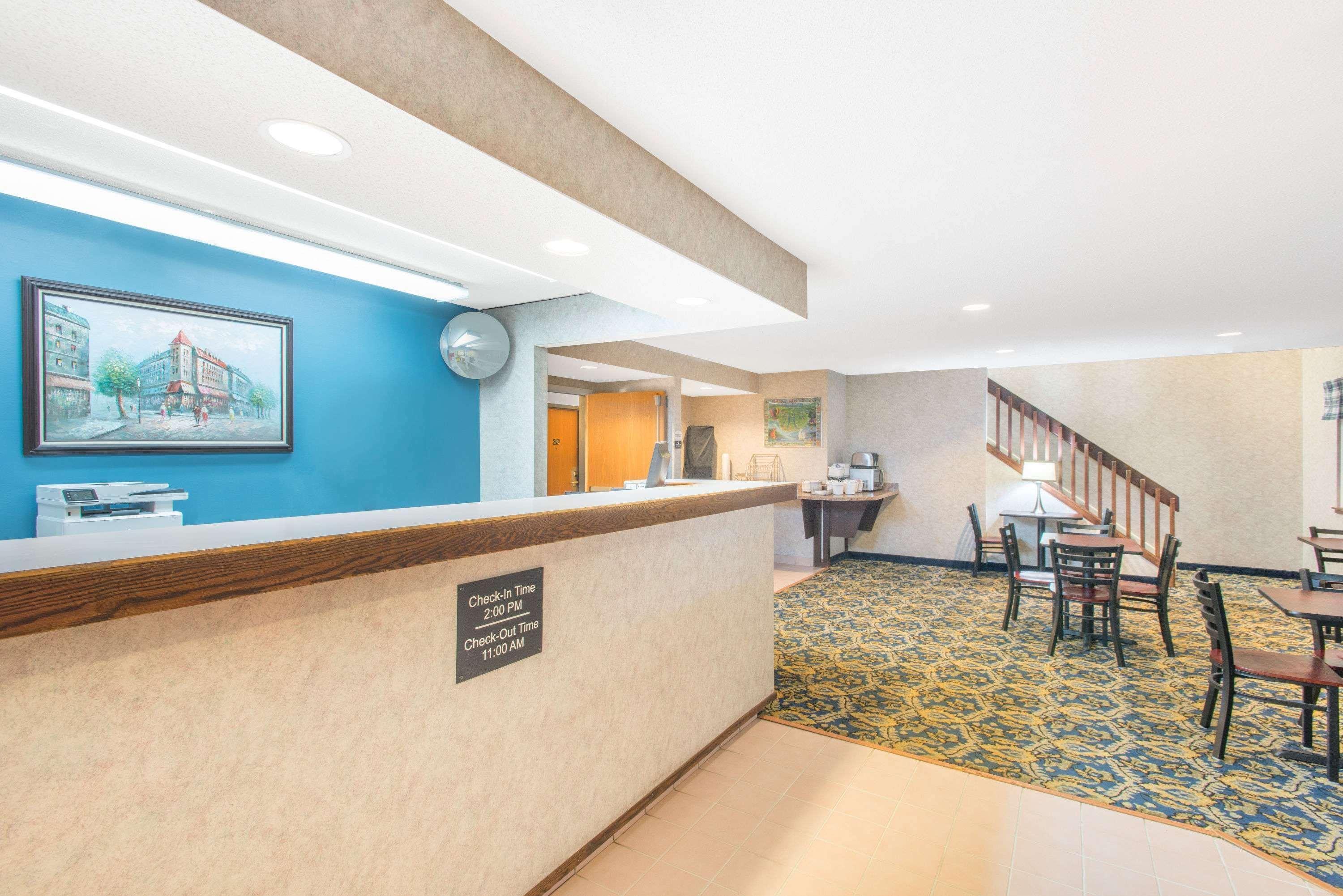 Super 8 By Wyndham Webster/Rochester Exterior photo